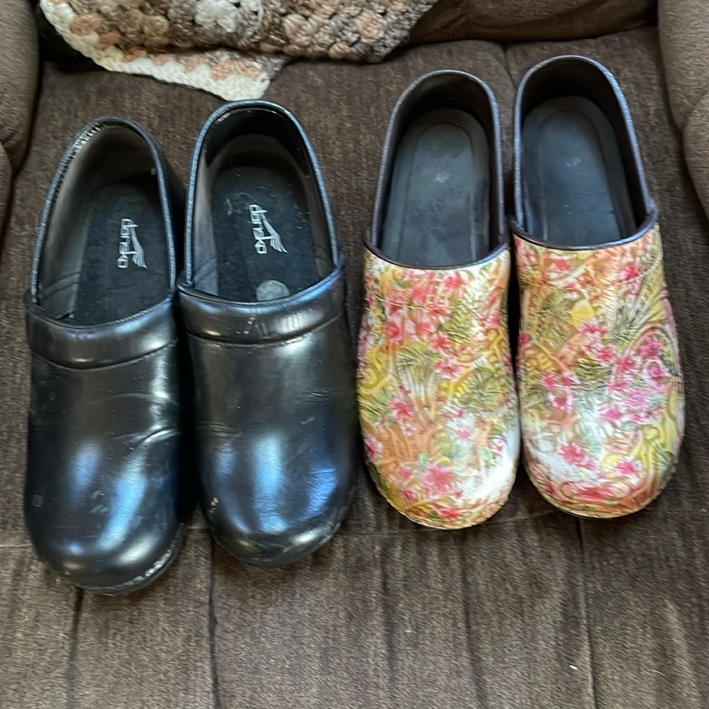 2 pairs of Dansko leather clogs sz 41